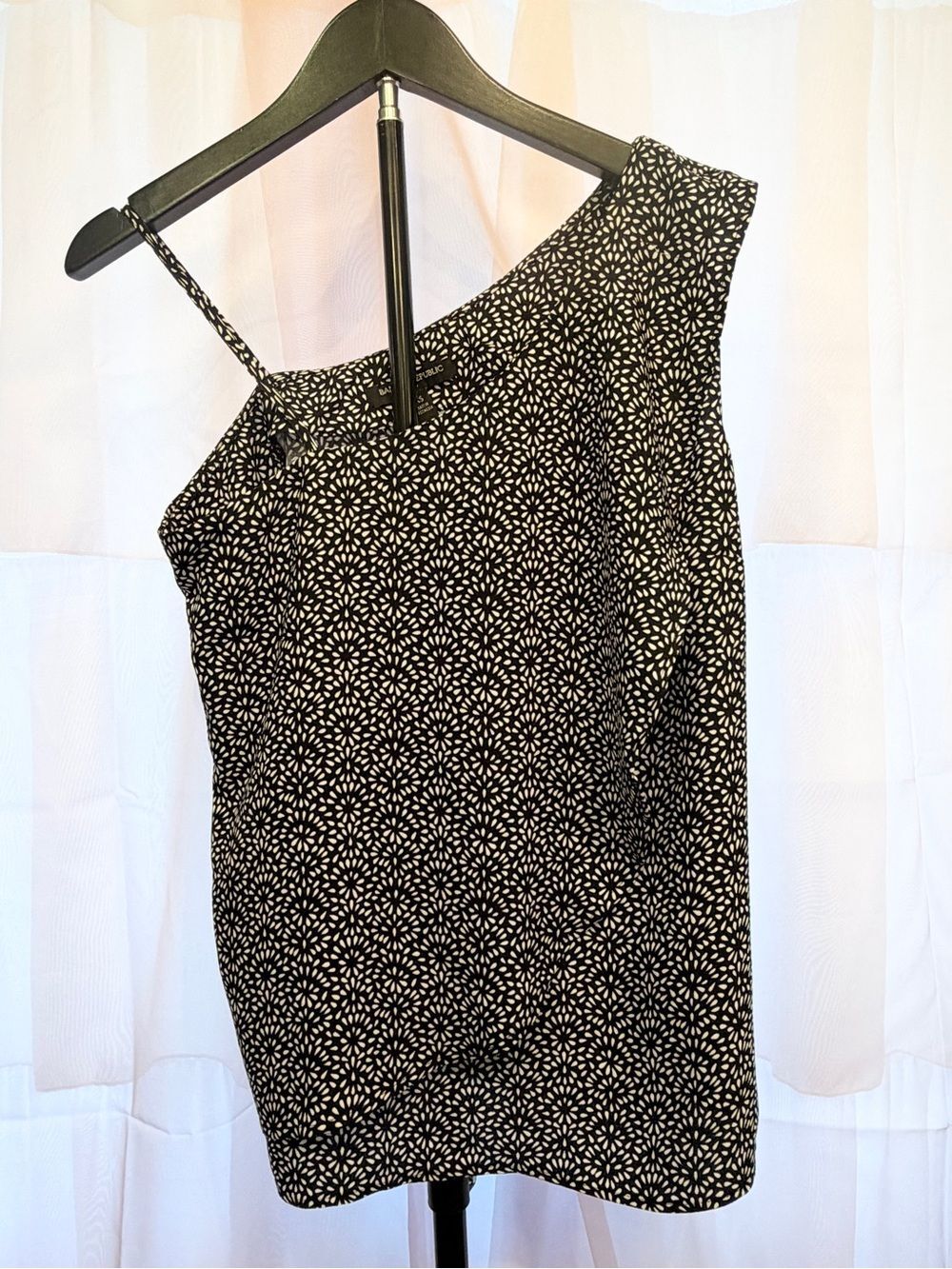 Banana Republic Women’s Black and White One-Shoulder Floral Print Blouse Size XS